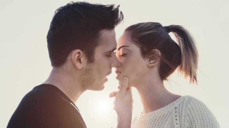 Mơ thấy hôn gái bị từ chối